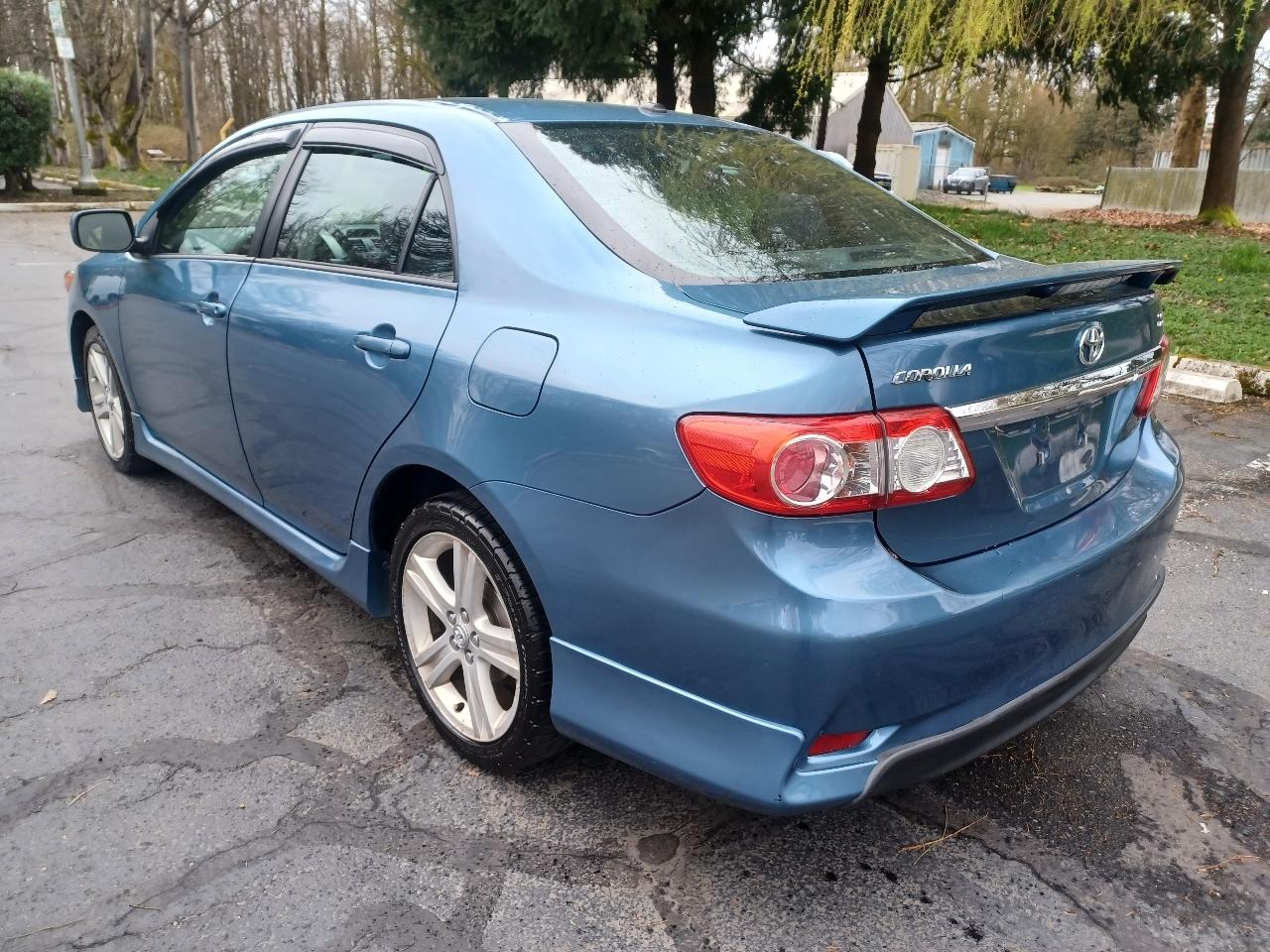 Toyota Corolla S 5-Speed MT 2013