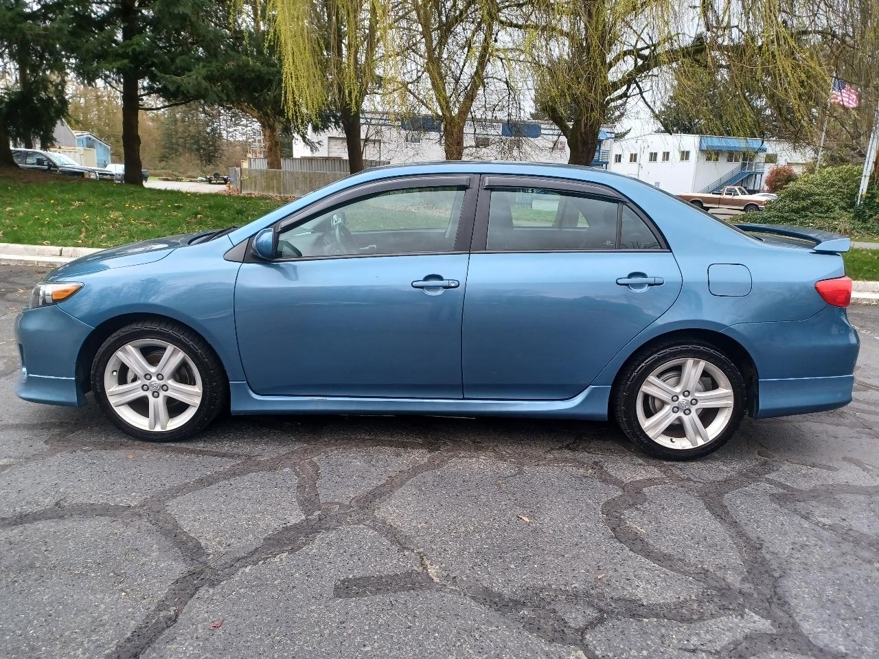 Toyota Corolla S 5-Speed MT 2013