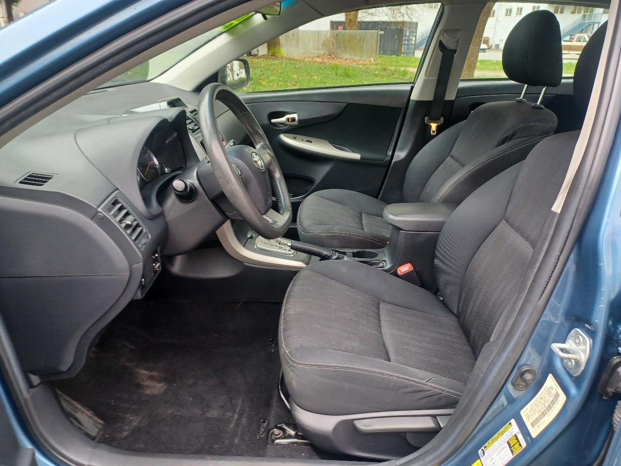 Toyota Corolla S 5-Speed MT 2013