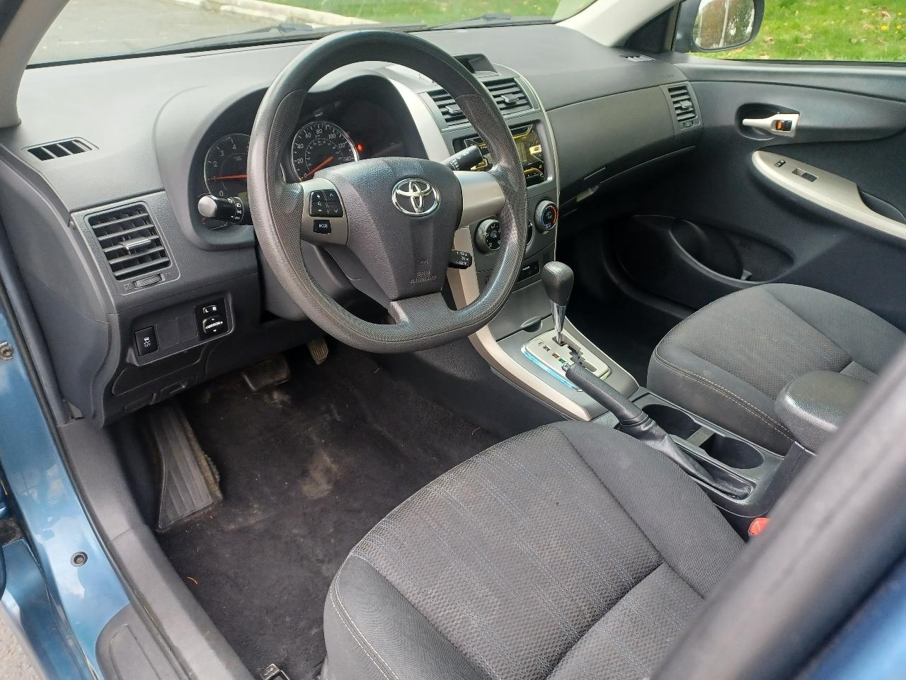 Toyota Corolla S 5-Speed MT 2013