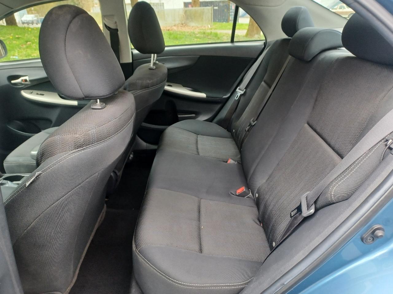 Toyota Corolla S 5-Speed MT 2013