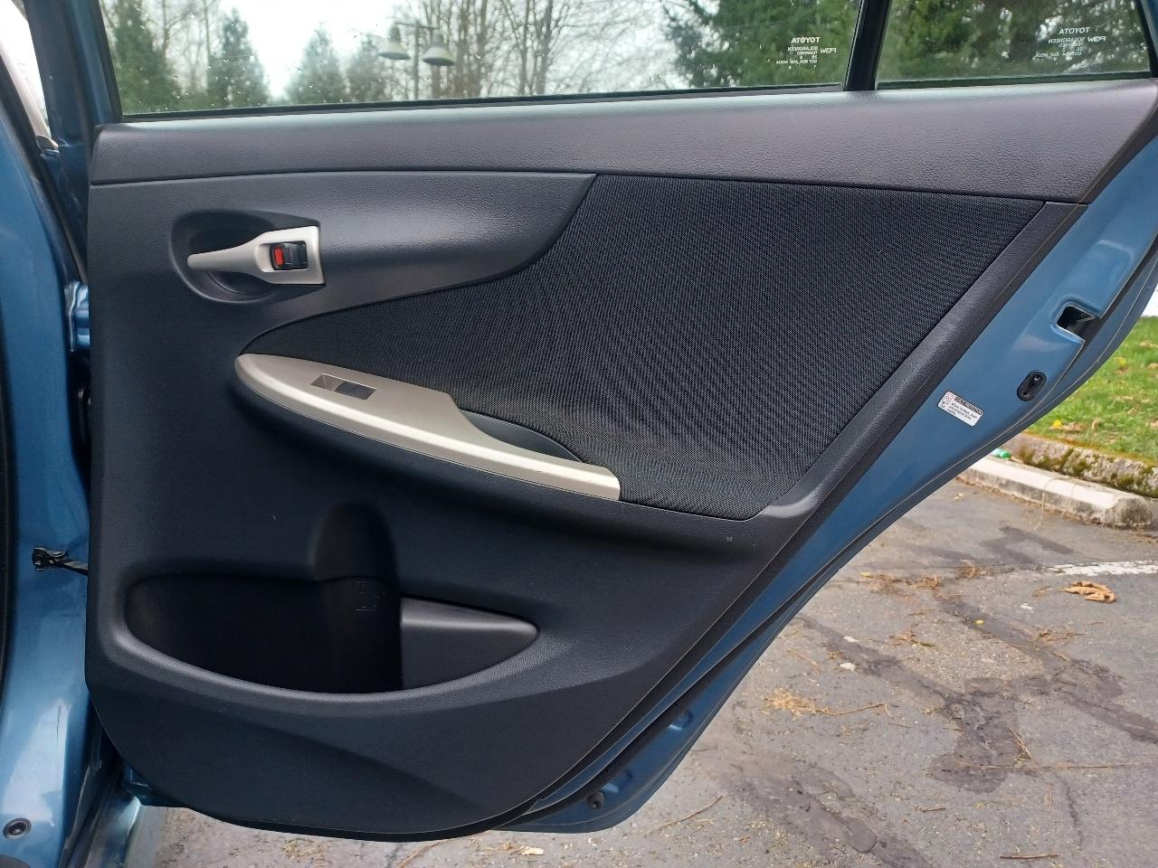 Toyota Corolla S 5-Speed MT 2013