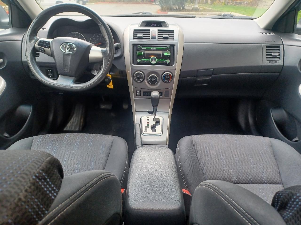 Toyota Corolla S 5-Speed MT 2013