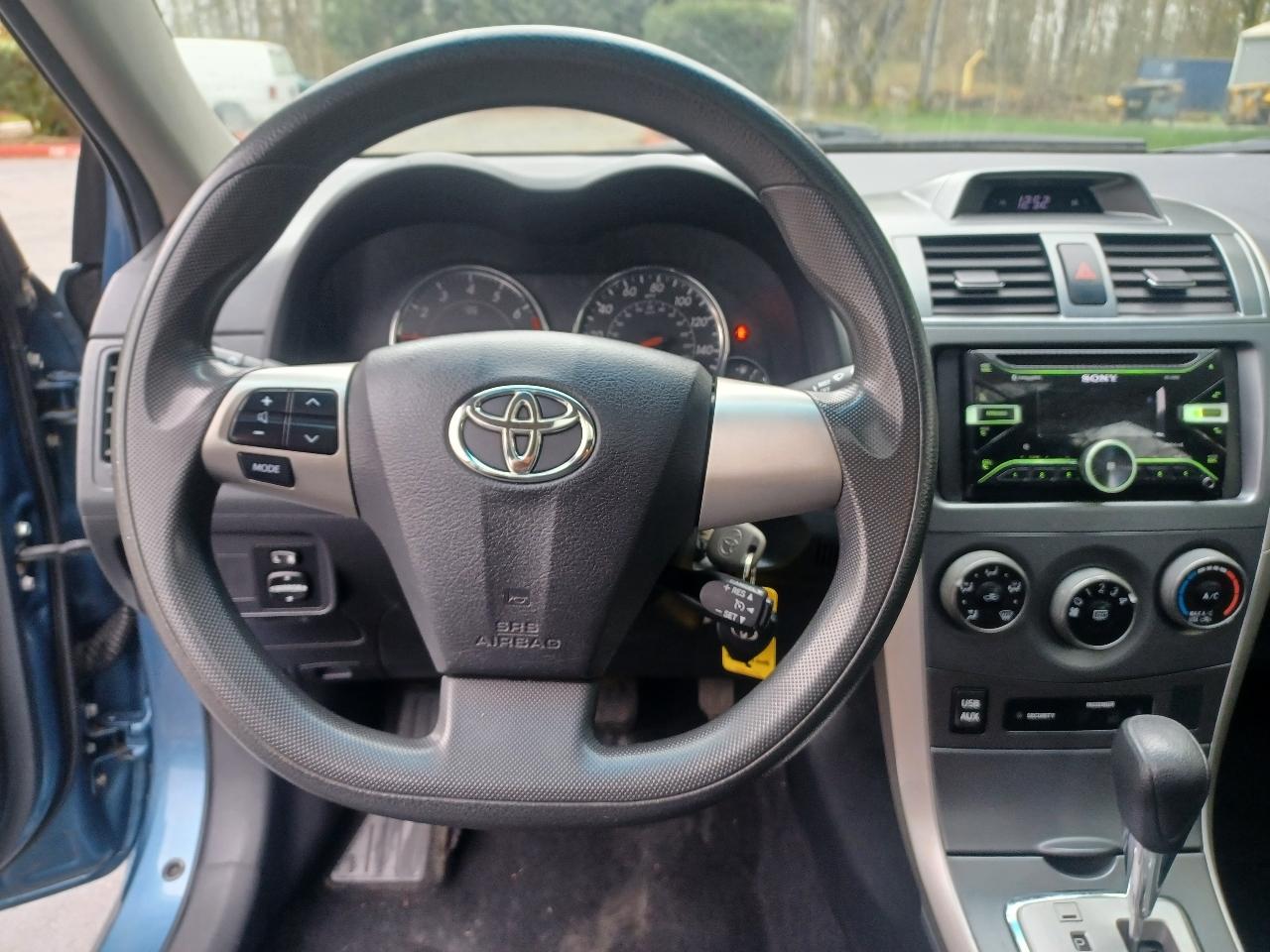 Toyota Corolla S 5-Speed MT 2013