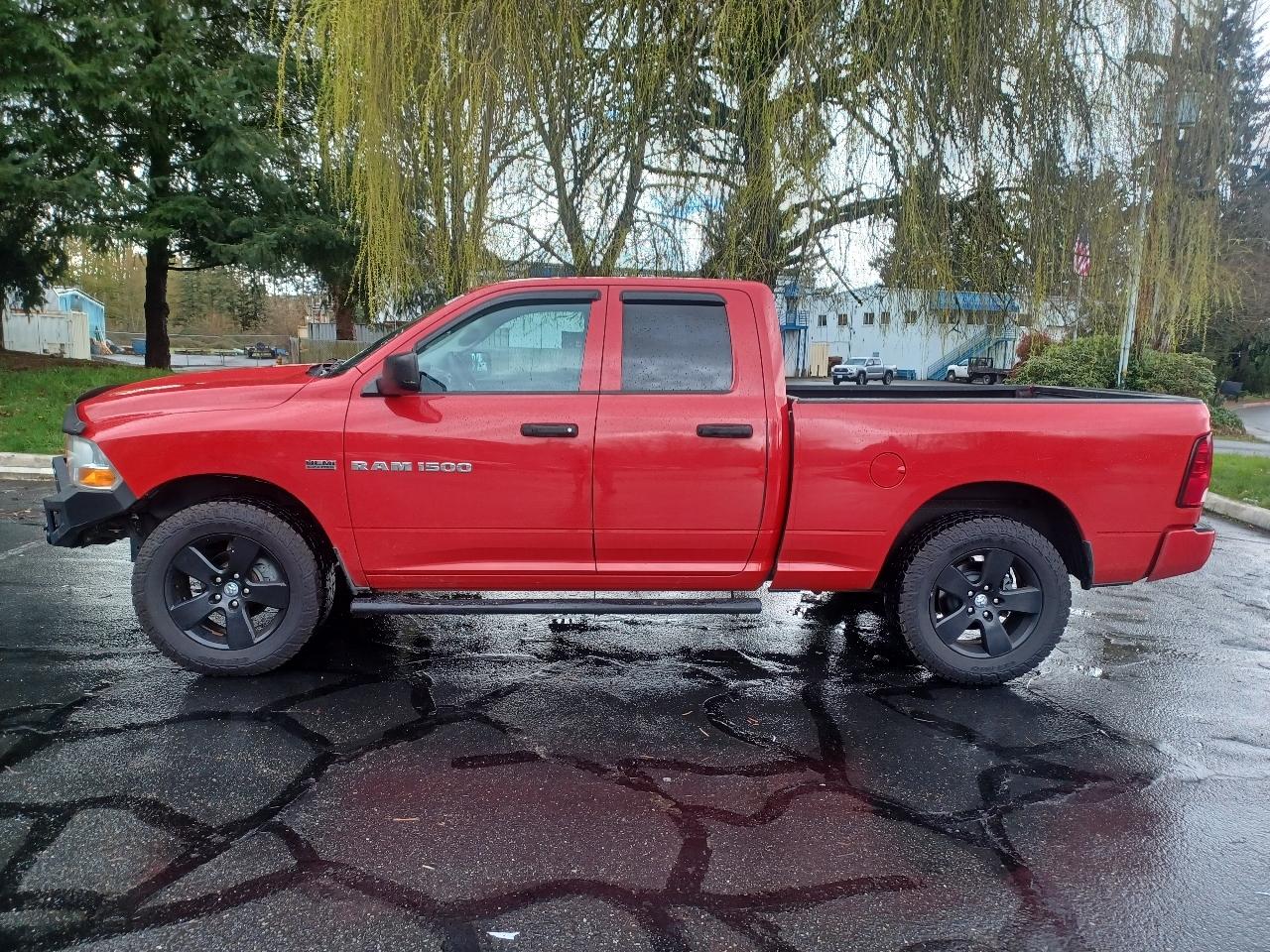 RAM 1500 ST Quad Cab 4WD 2012