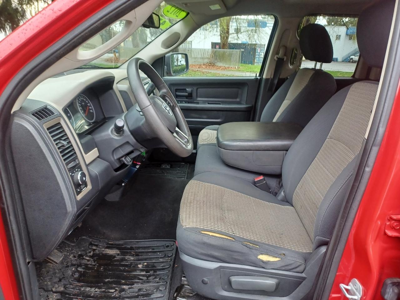 RAM 1500 ST Quad Cab 4WD 2012