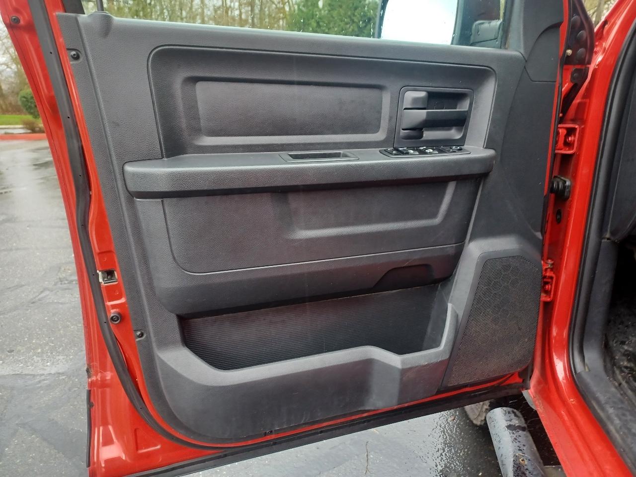 RAM 1500 ST Quad Cab 4WD 2012