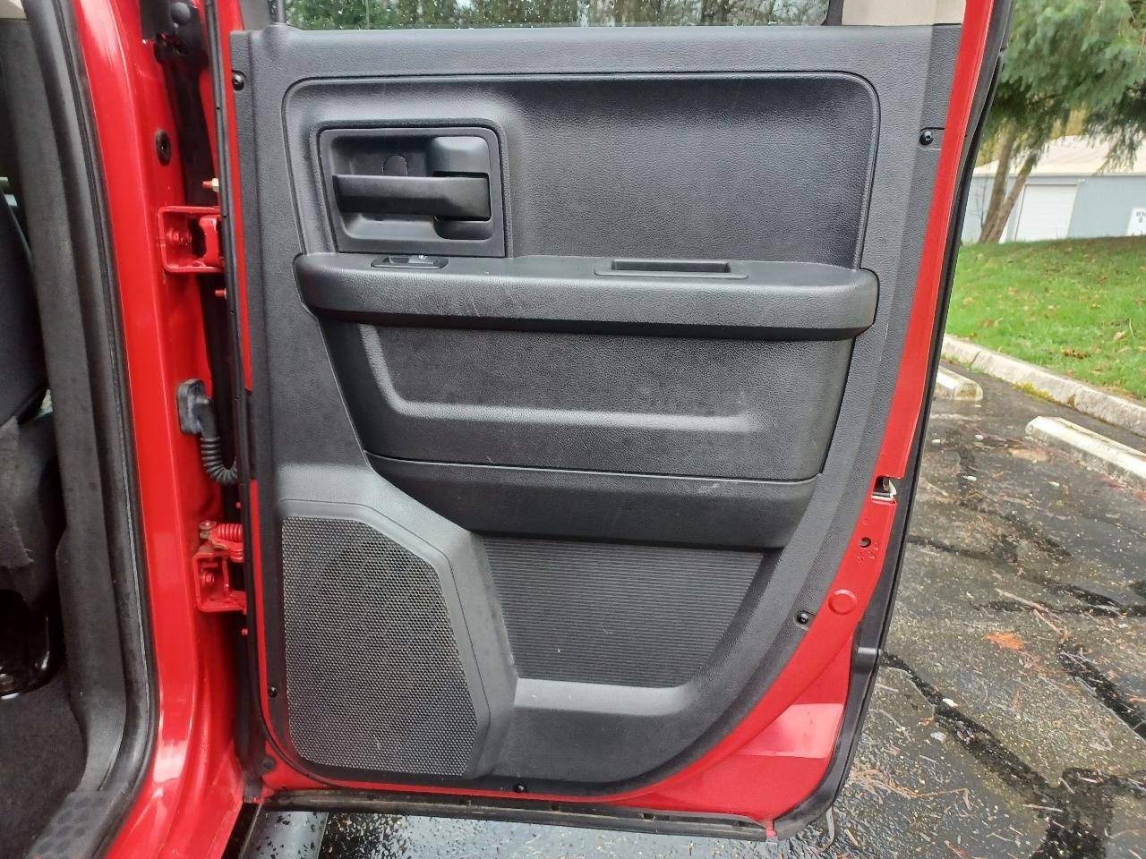 RAM 1500 ST Quad Cab 4WD 2012