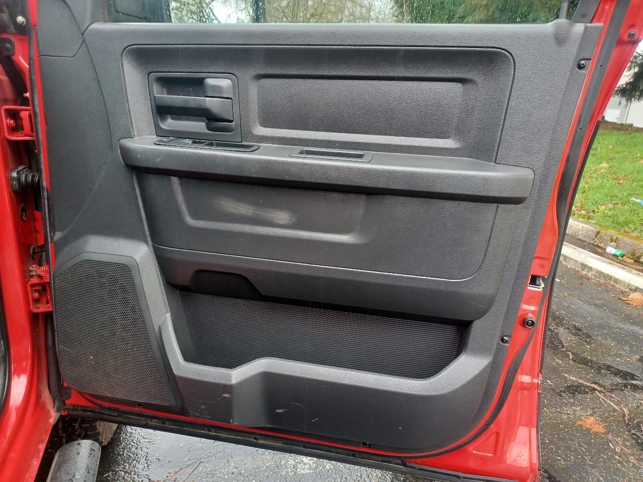 RAM 1500 ST Quad Cab 4WD 2012