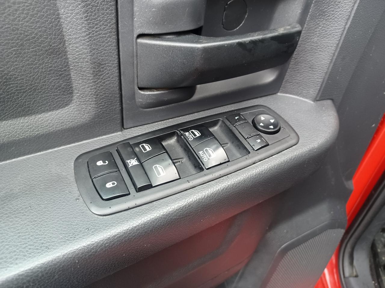 RAM 1500 ST Quad Cab 4WD 2012