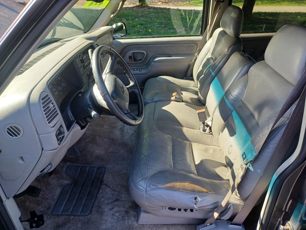 Chevrolet Tahoe 4-Door 4WD 1999