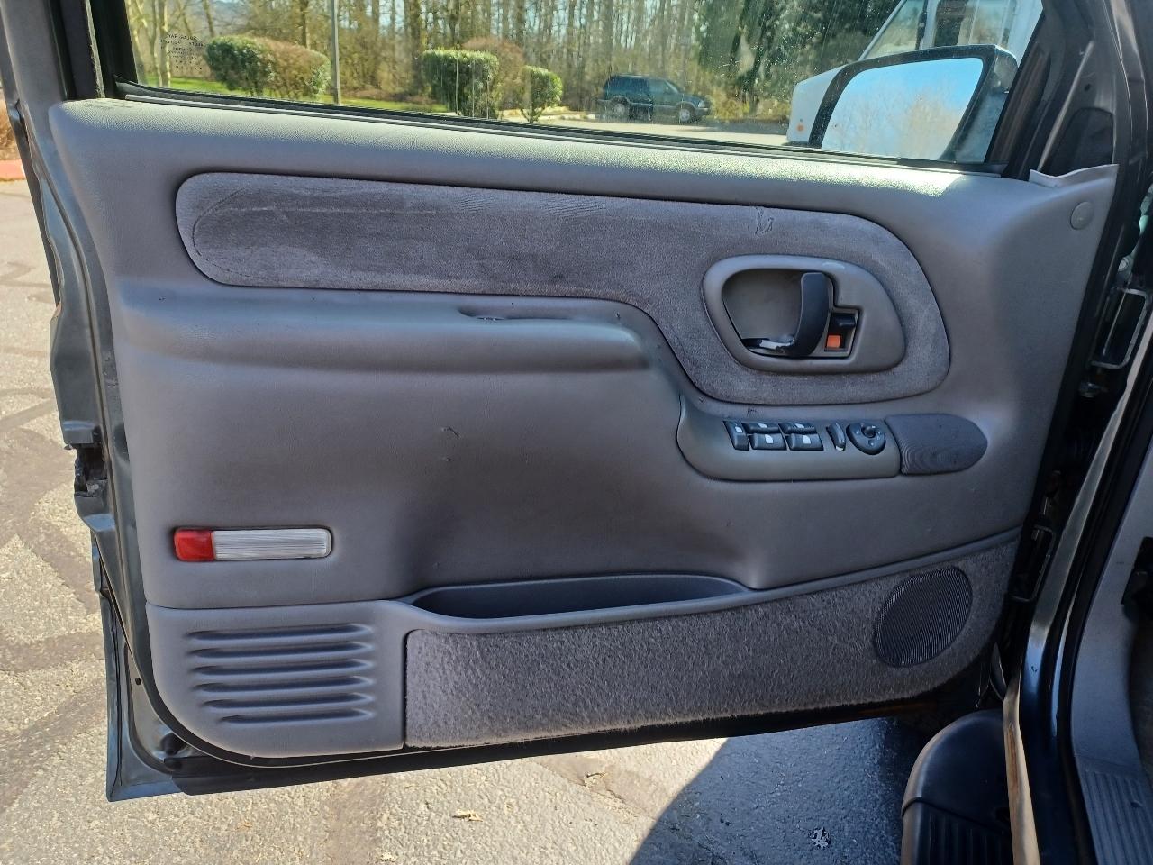 Chevrolet Tahoe 4-Door 4WD 1999