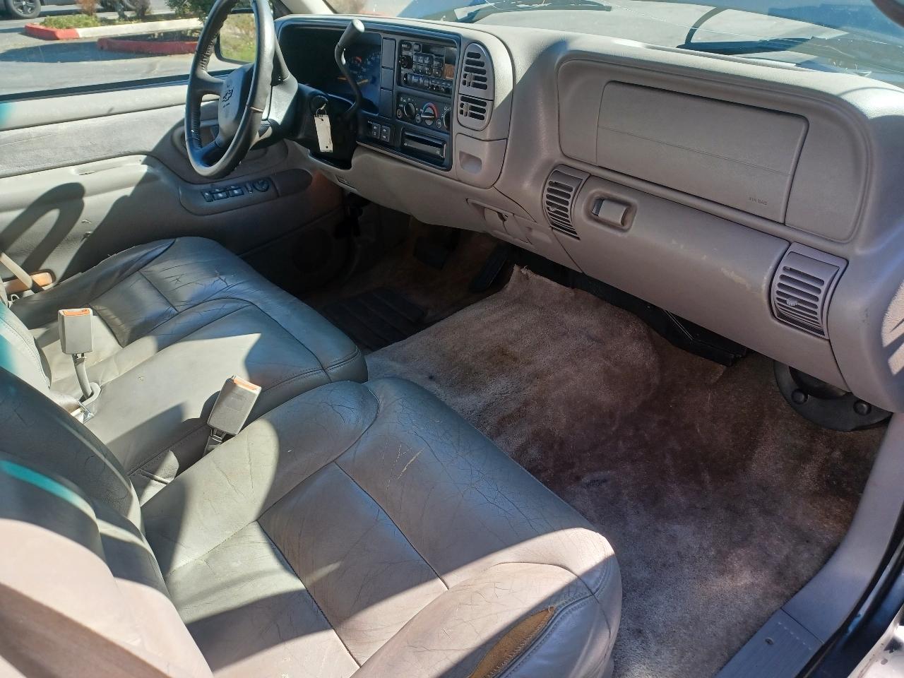 Chevrolet Tahoe 4-Door 4WD 1999