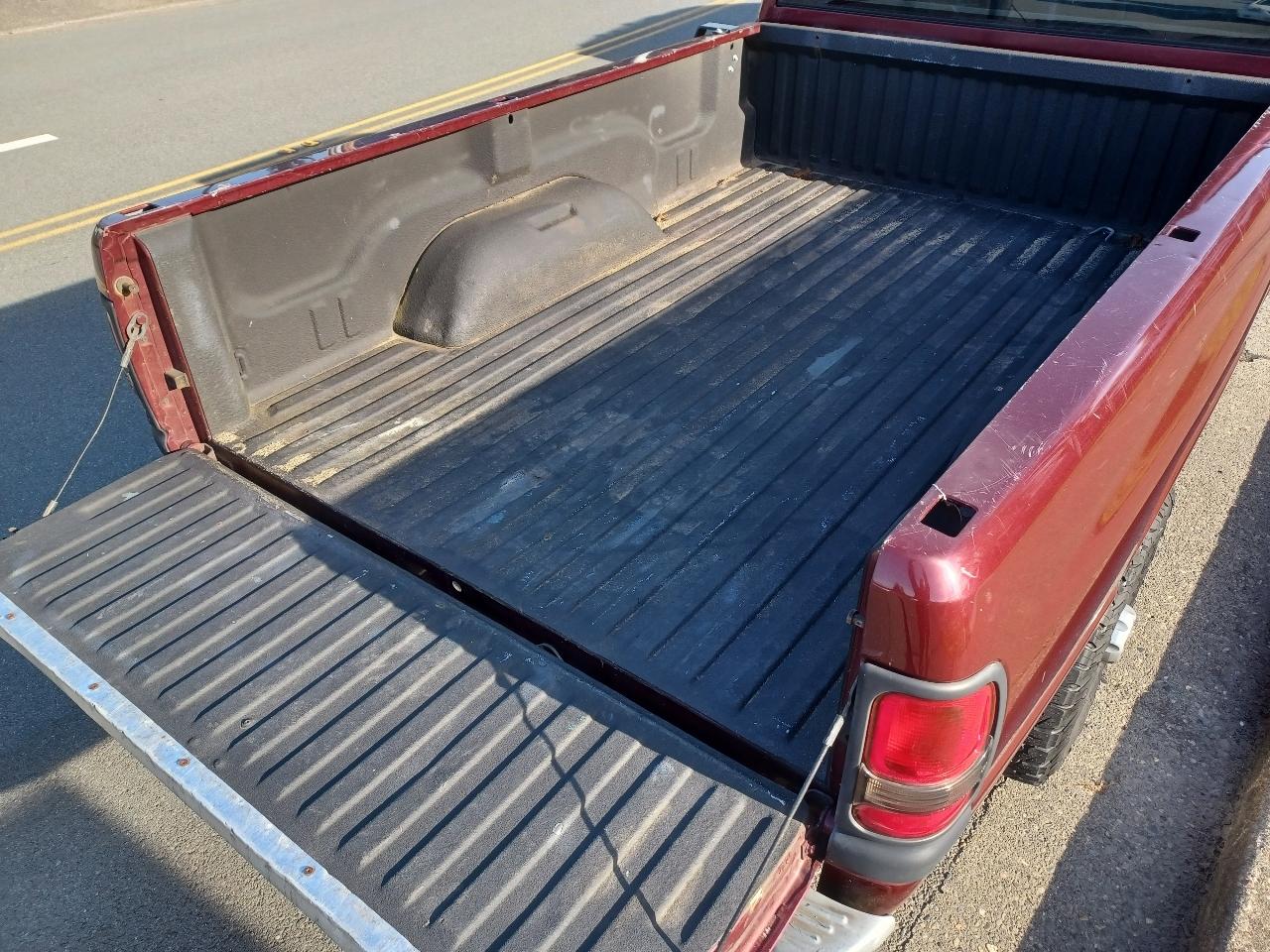 Dodge Ram 2500 Quad Cab Short Bed 2WD 2001