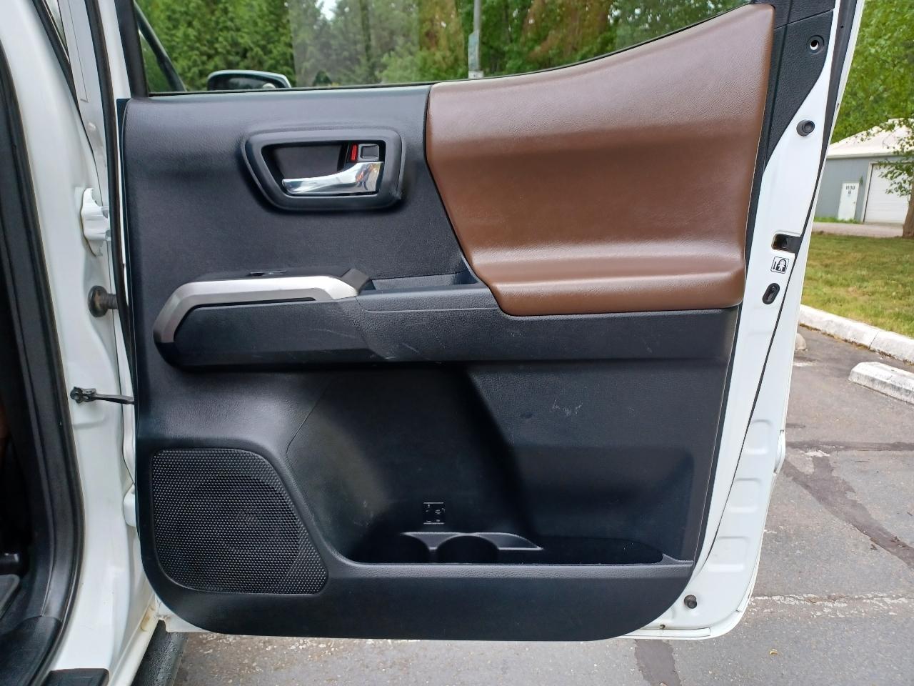 Toyota Tacoma Limited Double Cab V6 6AT 4WD 2017