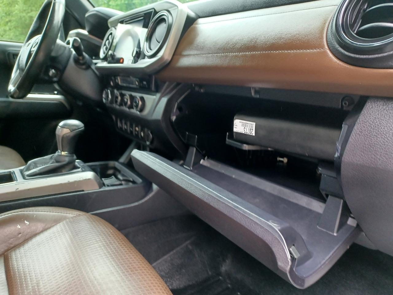 Toyota Tacoma Limited Double Cab V6 6AT 4WD 2017