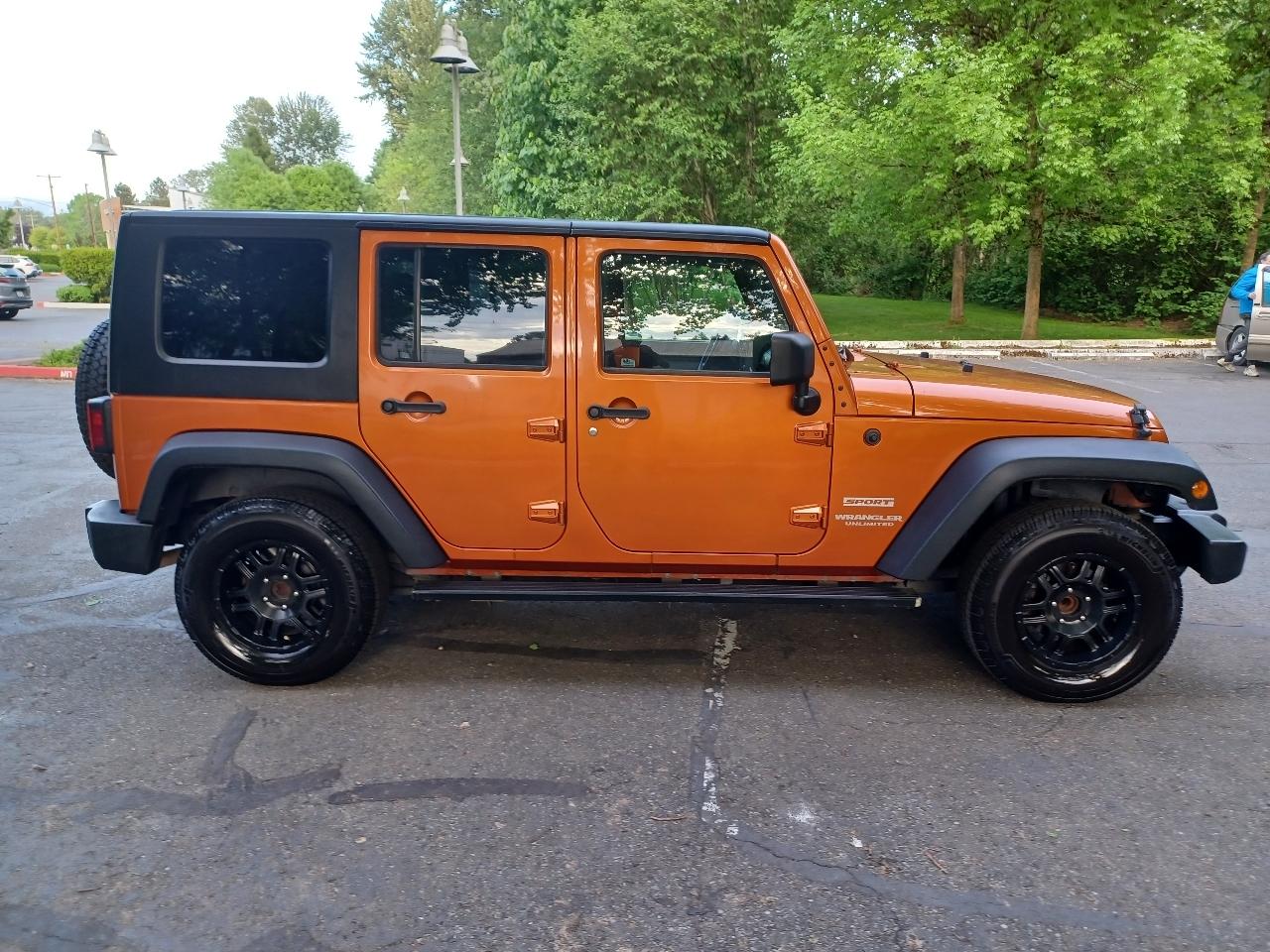 Jeep Wrangler Unlimited Sport RWD 2010