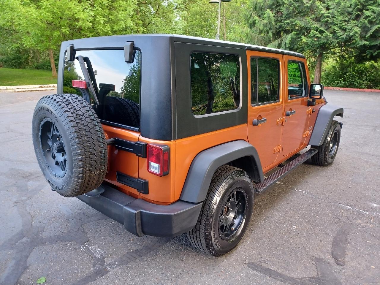 Jeep Wrangler Unlimited Sport RWD 2010