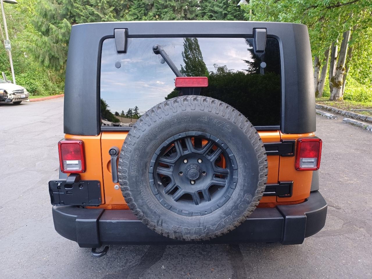 Jeep Wrangler Unlimited Sport RWD 2010