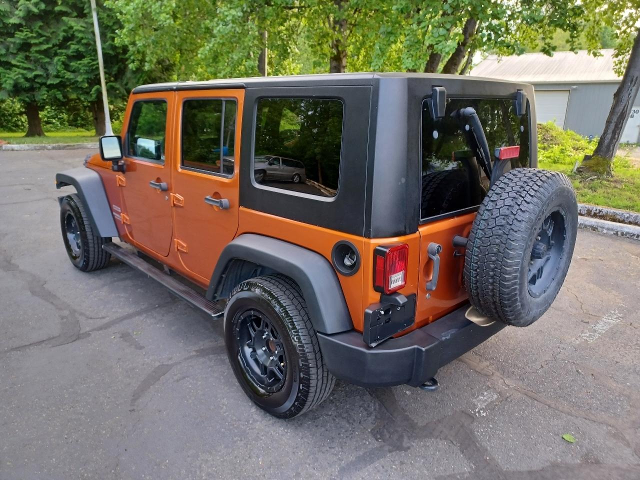 Jeep Wrangler Unlimited Sport RWD 2010