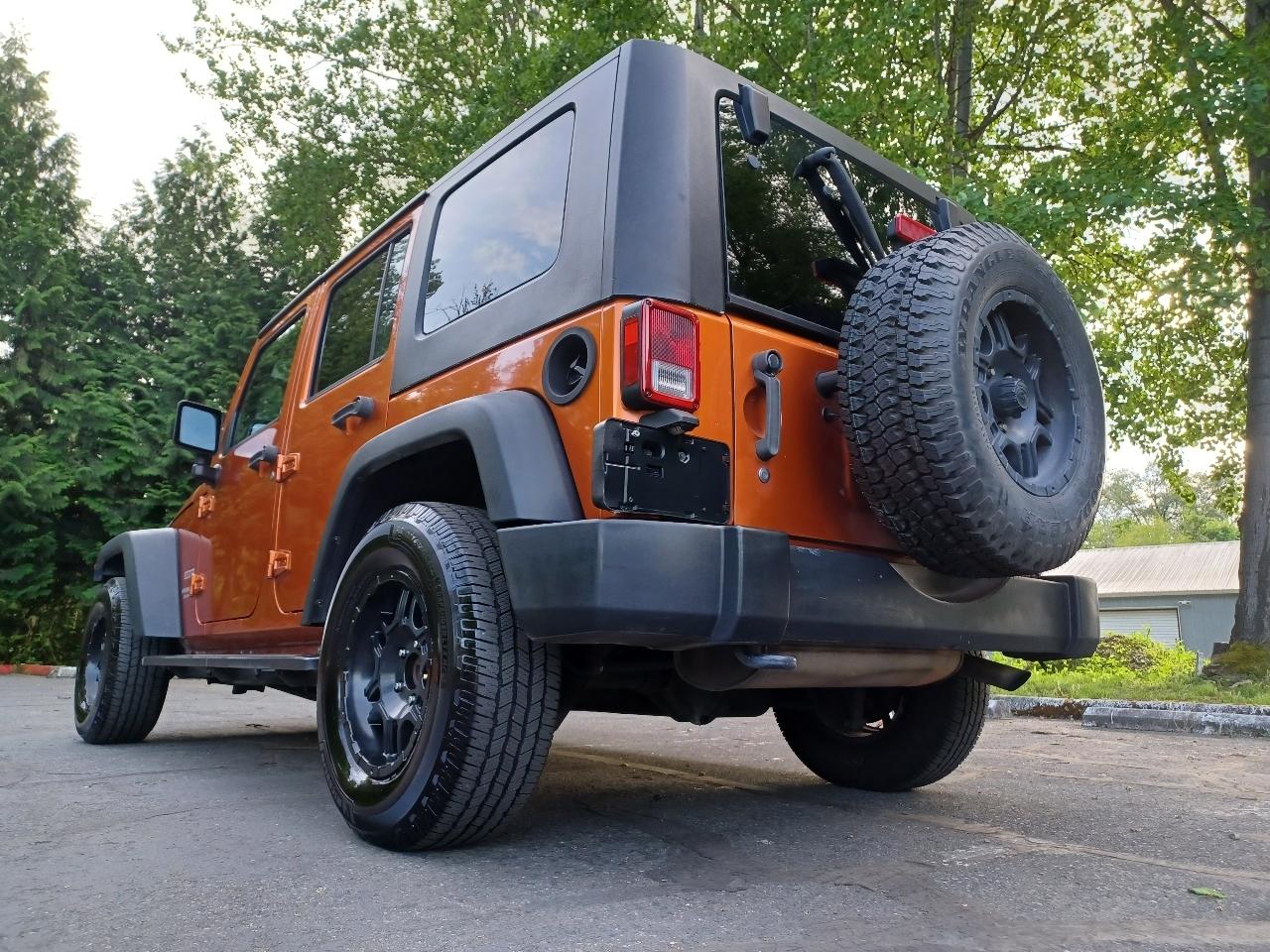 Jeep Wrangler Unlimited Sport RWD 2010