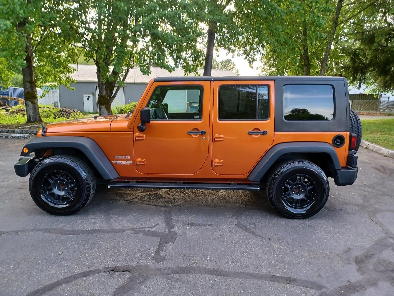 Jeep Wrangler Unlimited Sport RWD 2010