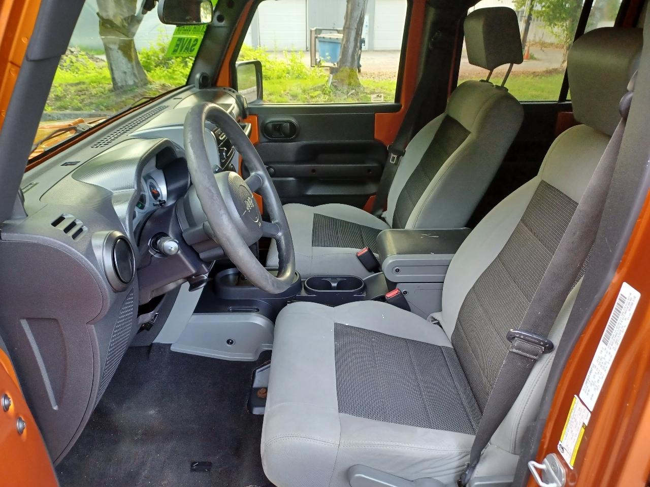 Jeep Wrangler Unlimited Sport RWD 2010