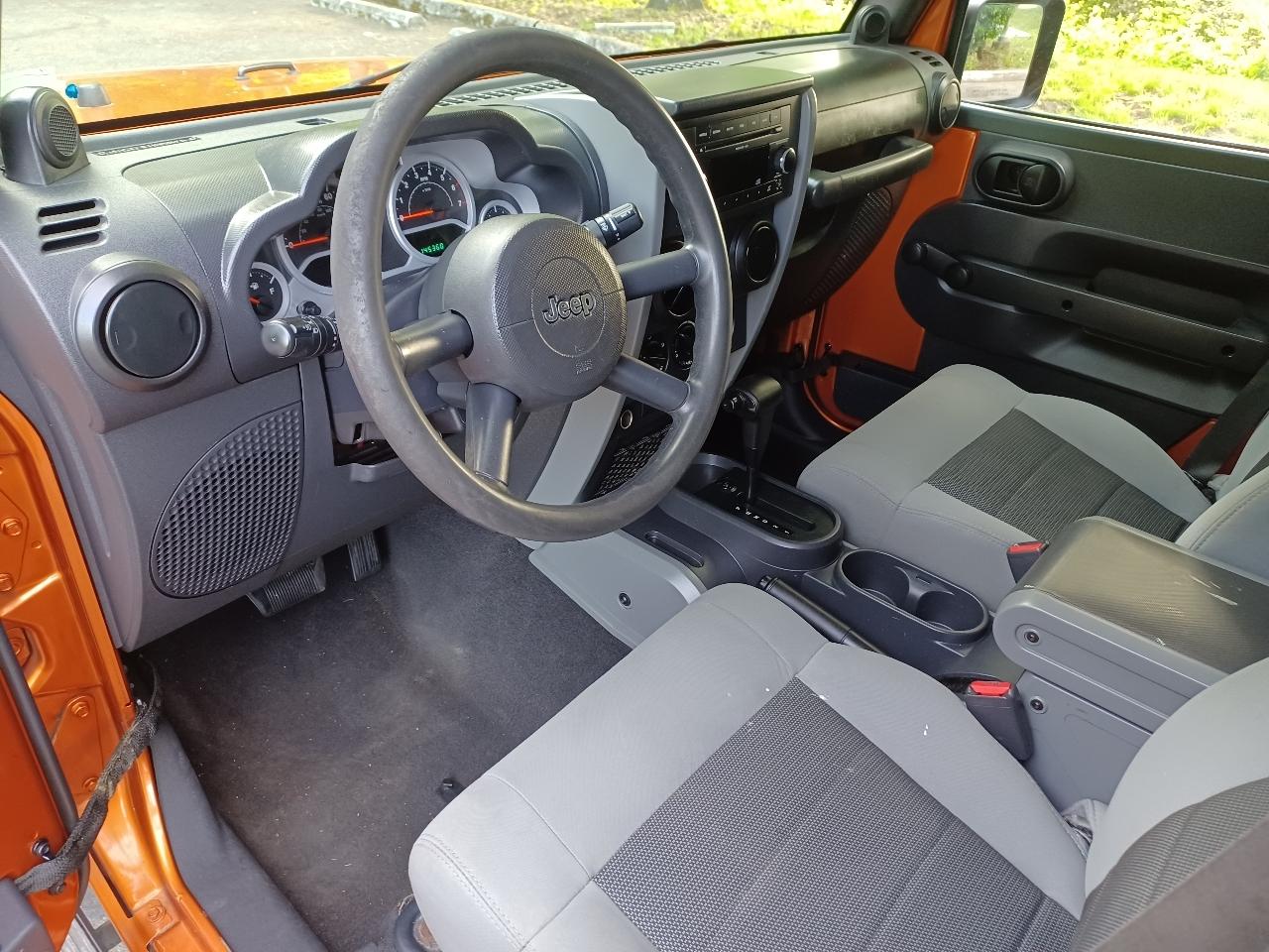 Jeep Wrangler Unlimited Sport RWD 2010