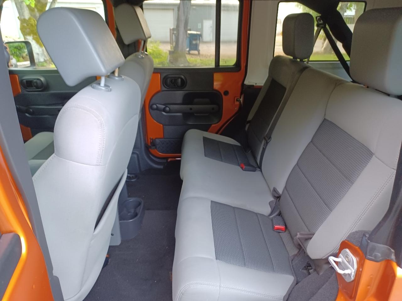 Jeep Wrangler Unlimited Sport RWD 2010