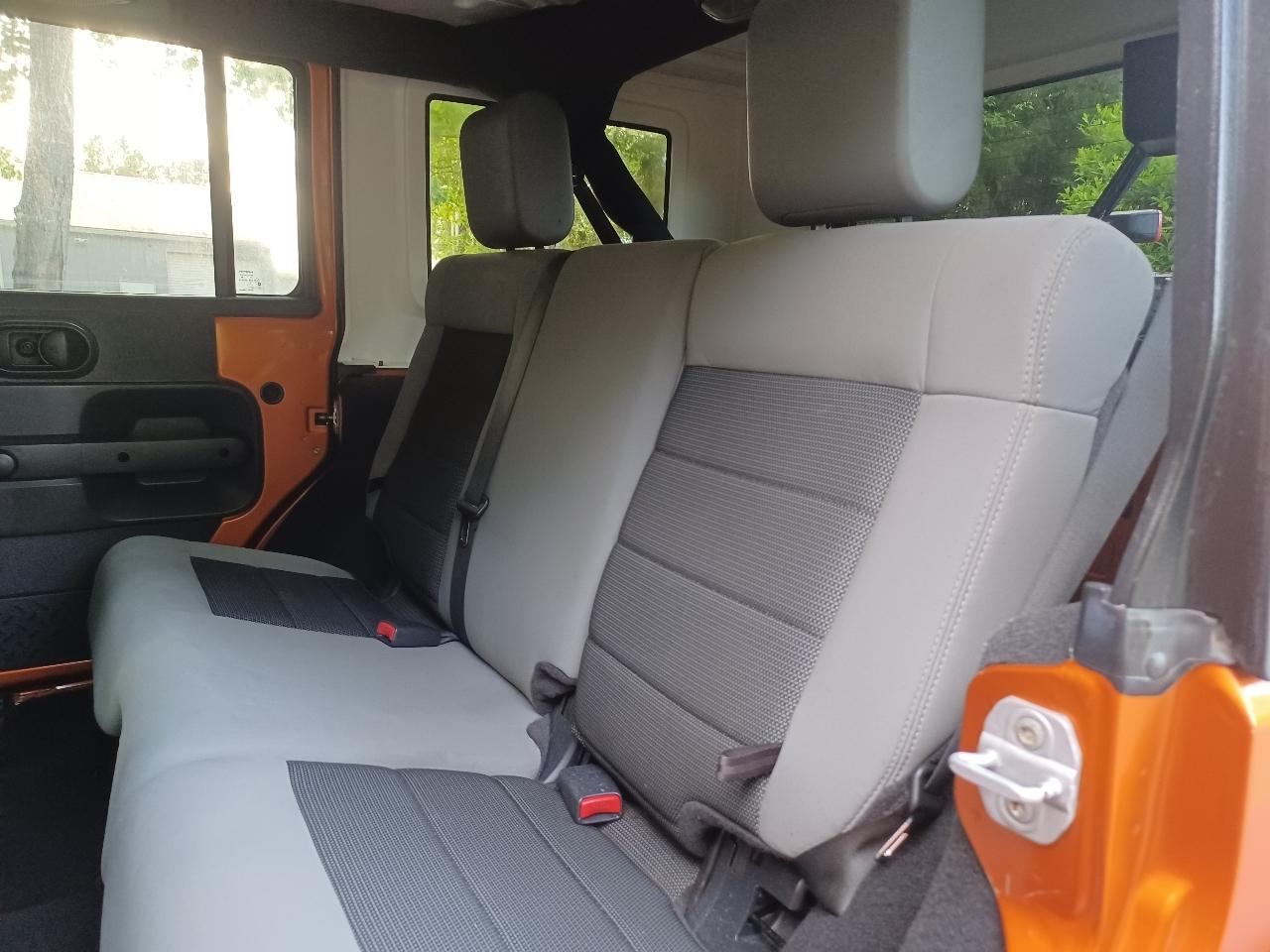 Jeep Wrangler Unlimited Sport RWD 2010