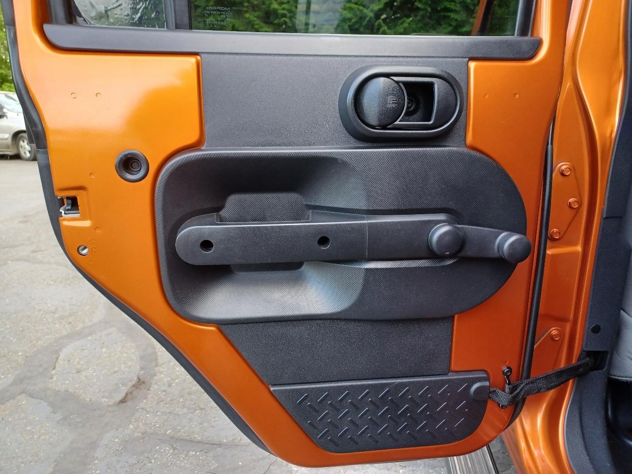 Jeep Wrangler Unlimited Sport RWD 2010