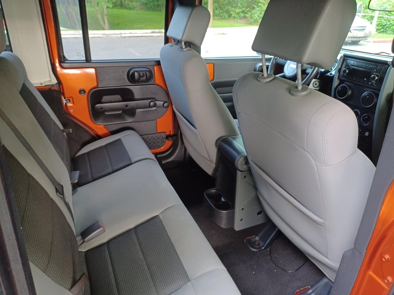 Jeep Wrangler Unlimited Sport RWD 2010