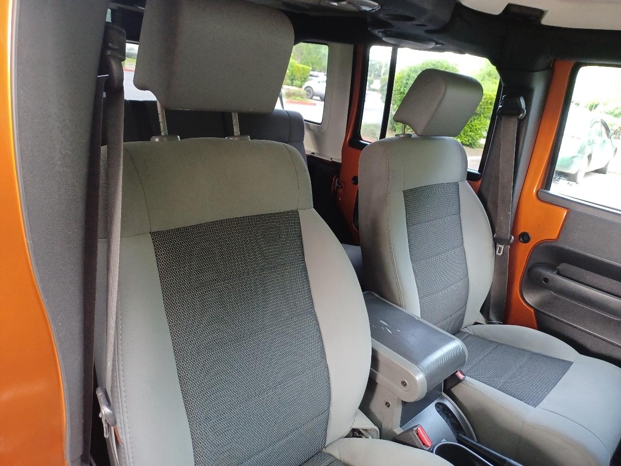 Jeep Wrangler Unlimited Sport RWD 2010