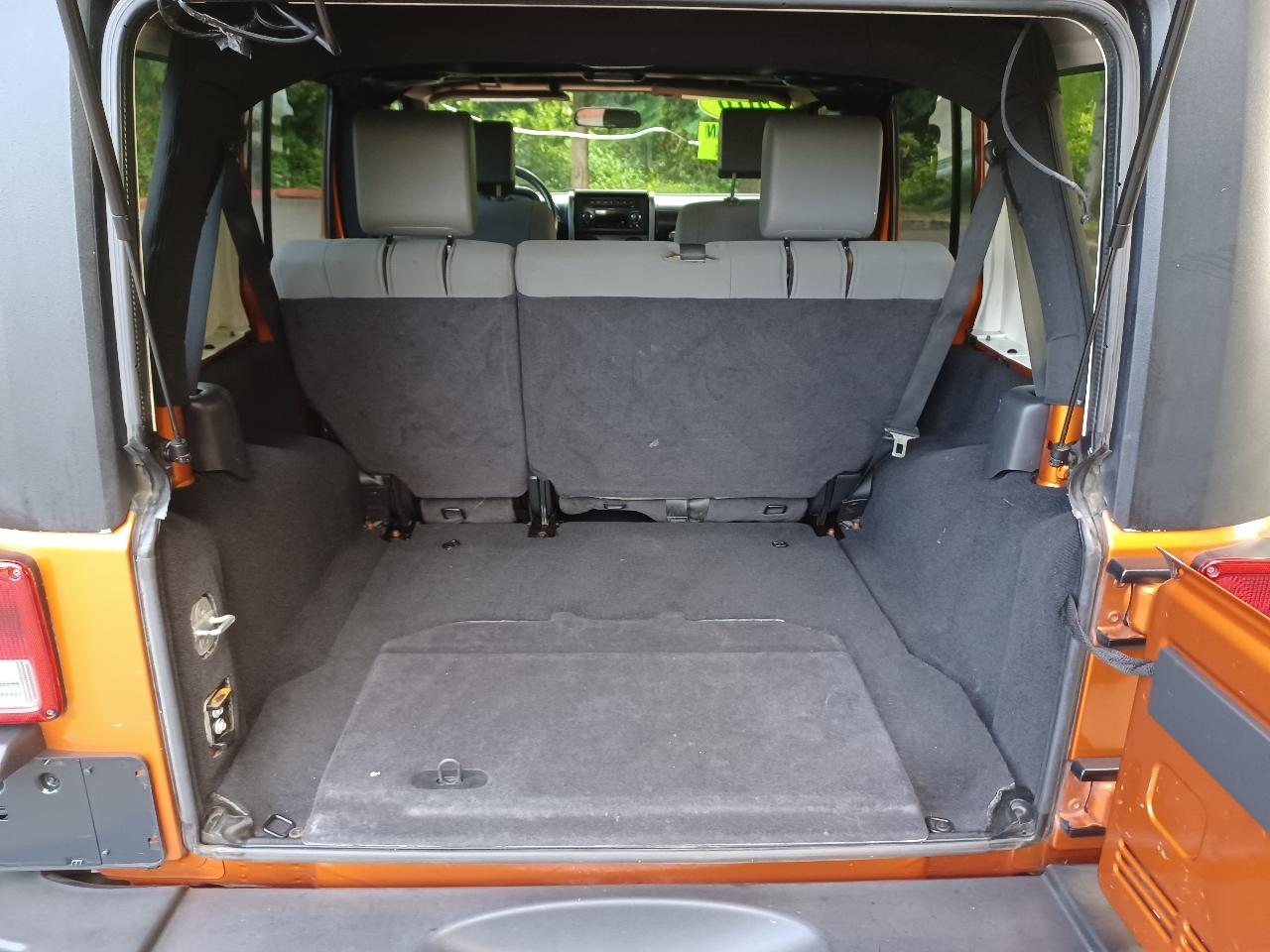 Jeep Wrangler Unlimited Sport RWD 2010