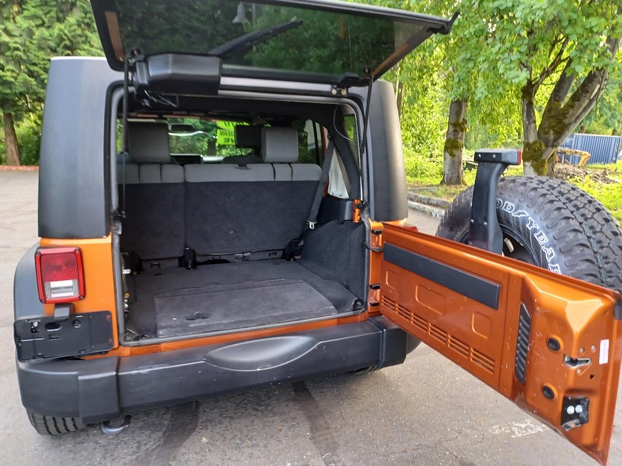 Jeep Wrangler Unlimited Sport RWD 2010