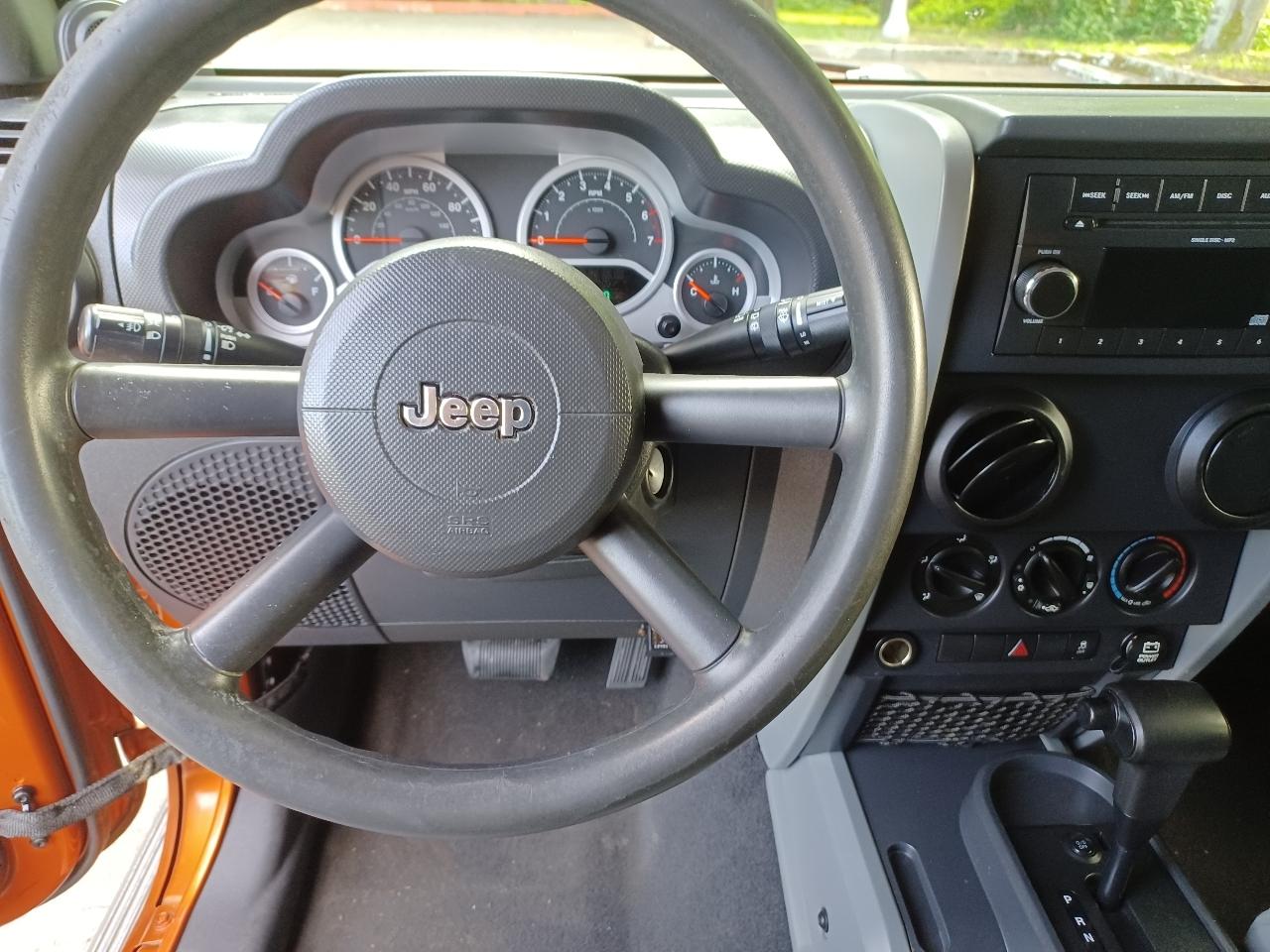 Jeep Wrangler Unlimited Sport RWD 2010