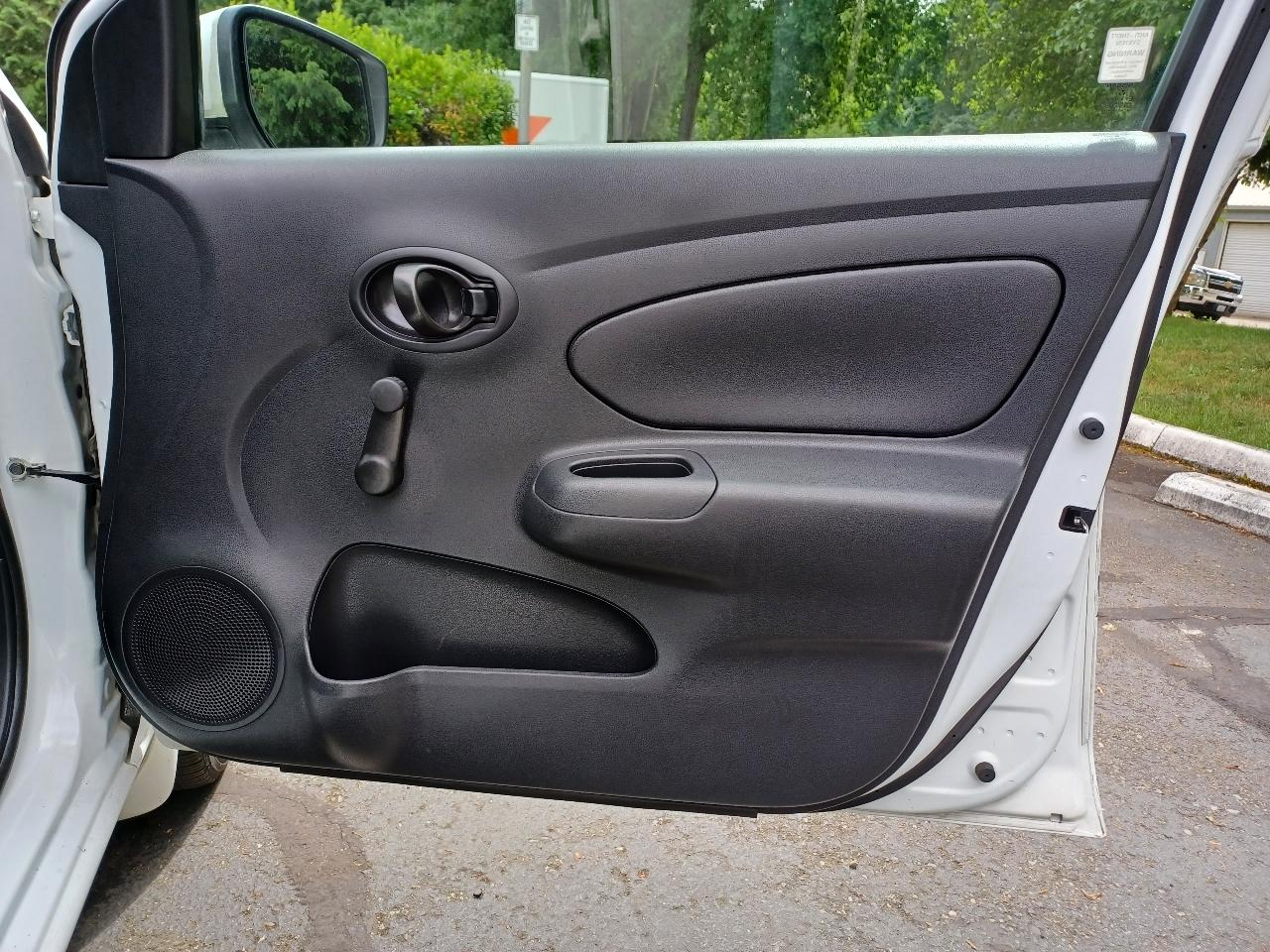 Nissan Versa 1.6 S 5M 2016