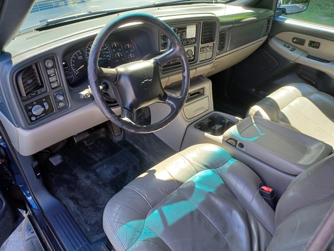 Chevrolet Suburban 1500 4WD 2002