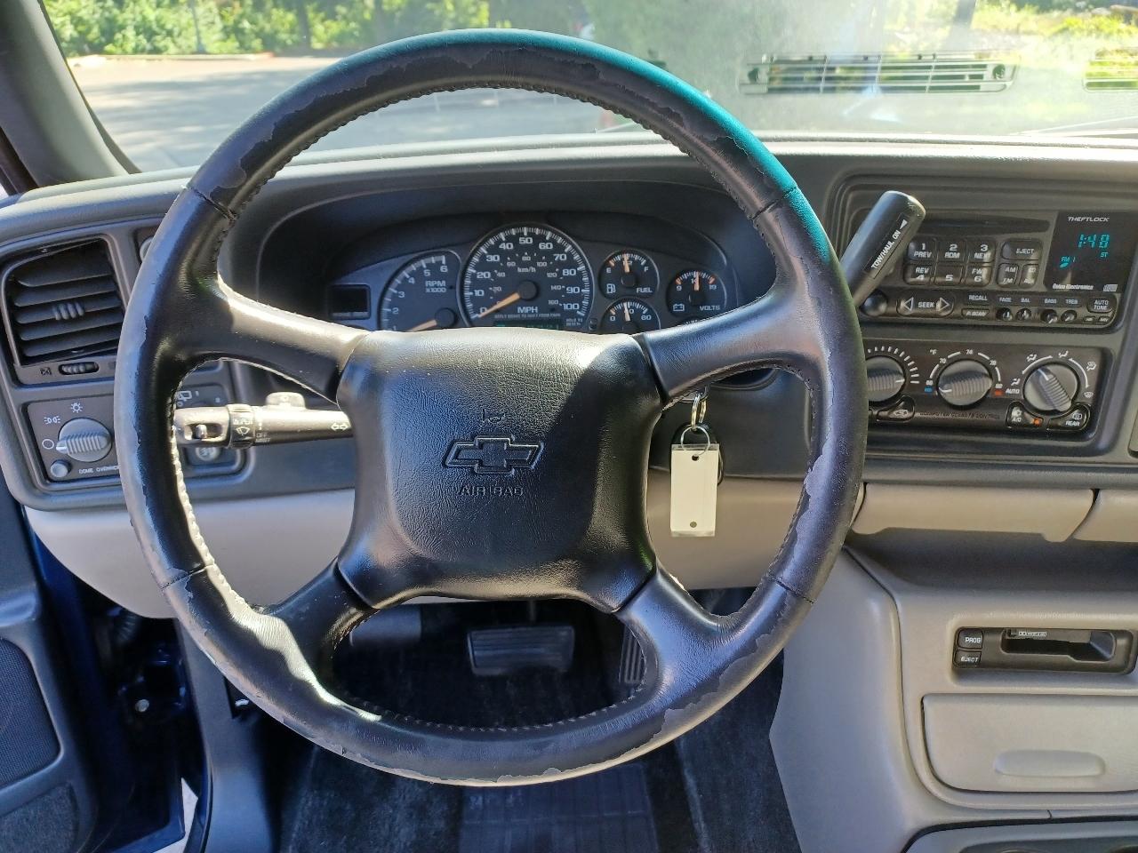 Chevrolet Suburban 1500 4WD 2002