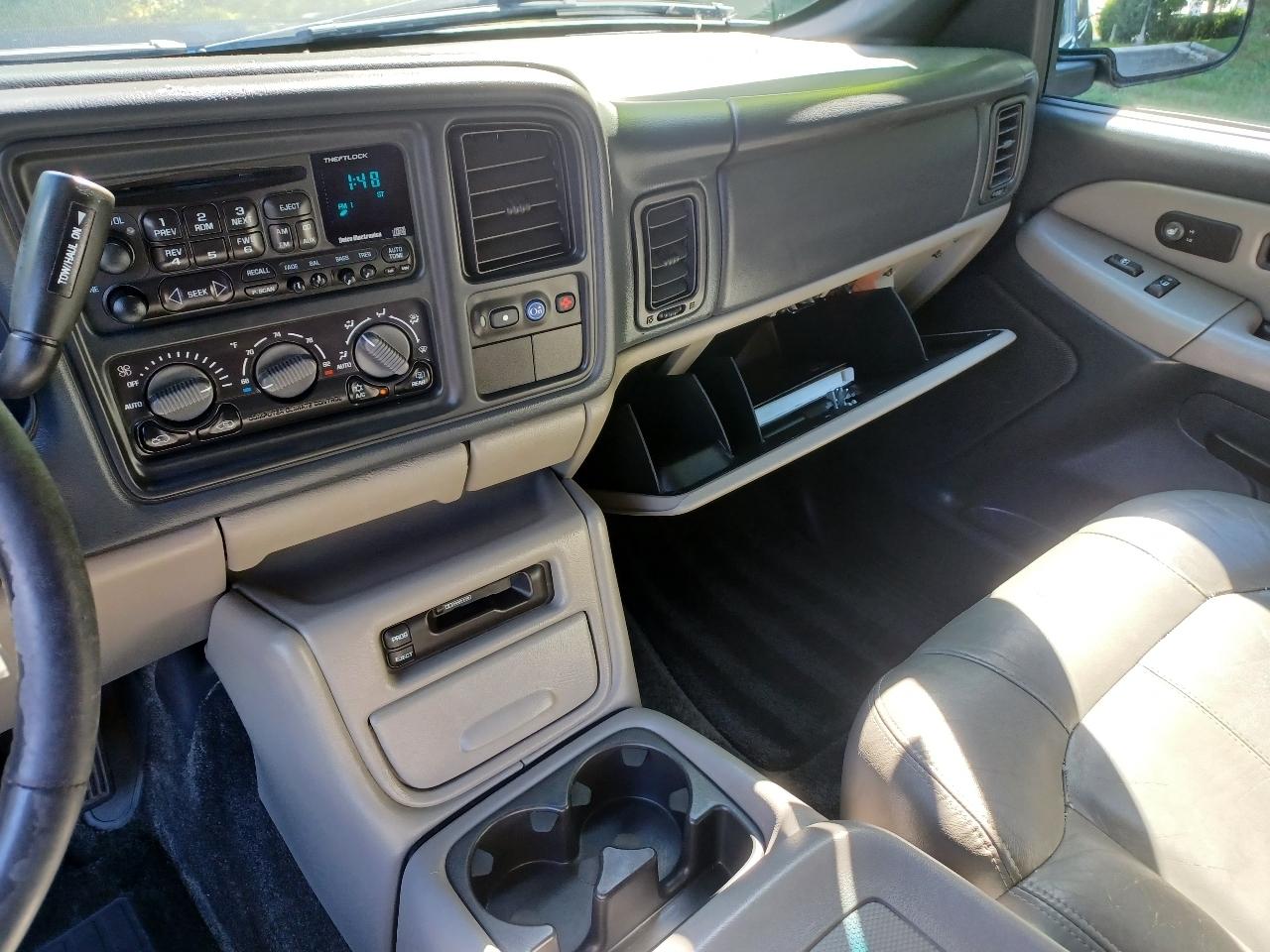 Chevrolet Suburban 1500 4WD 2002