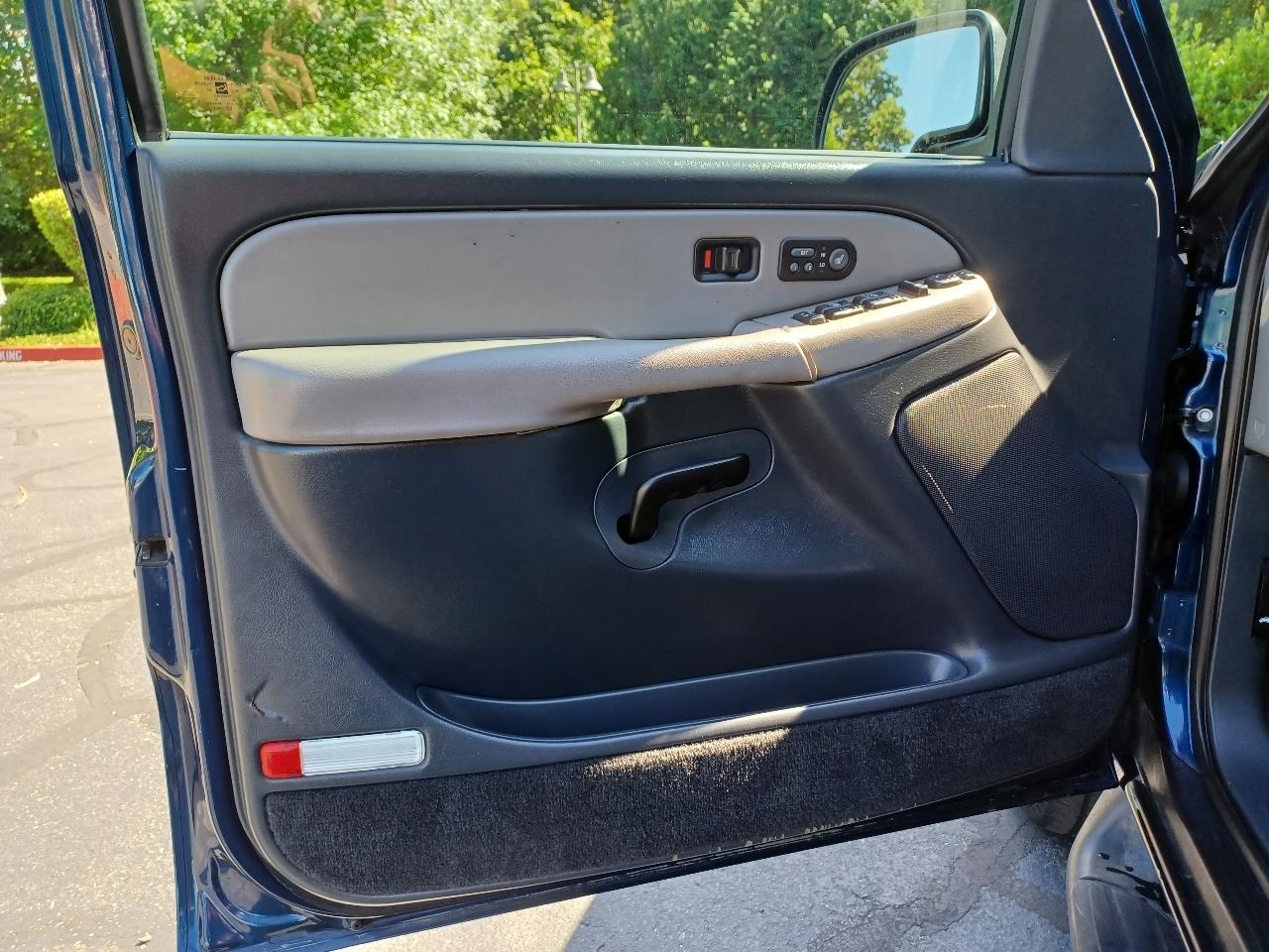 Chevrolet Suburban 1500 4WD 2002