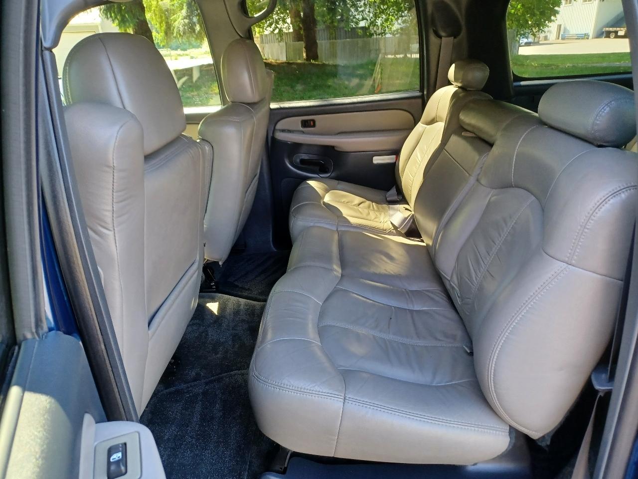 Chevrolet Suburban 1500 4WD 2002