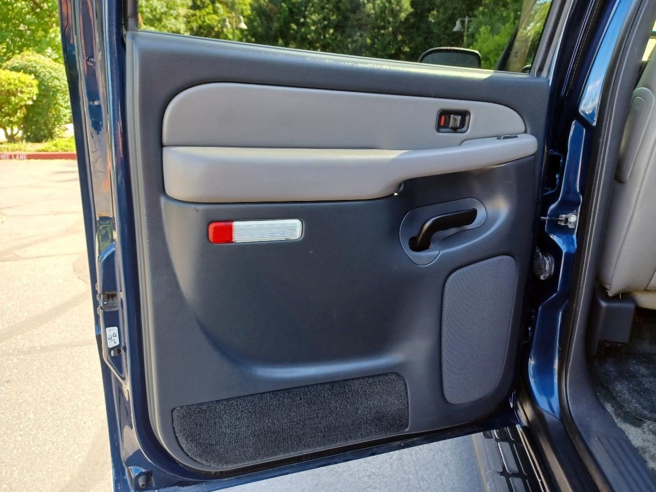 Chevrolet Suburban 1500 4WD 2002