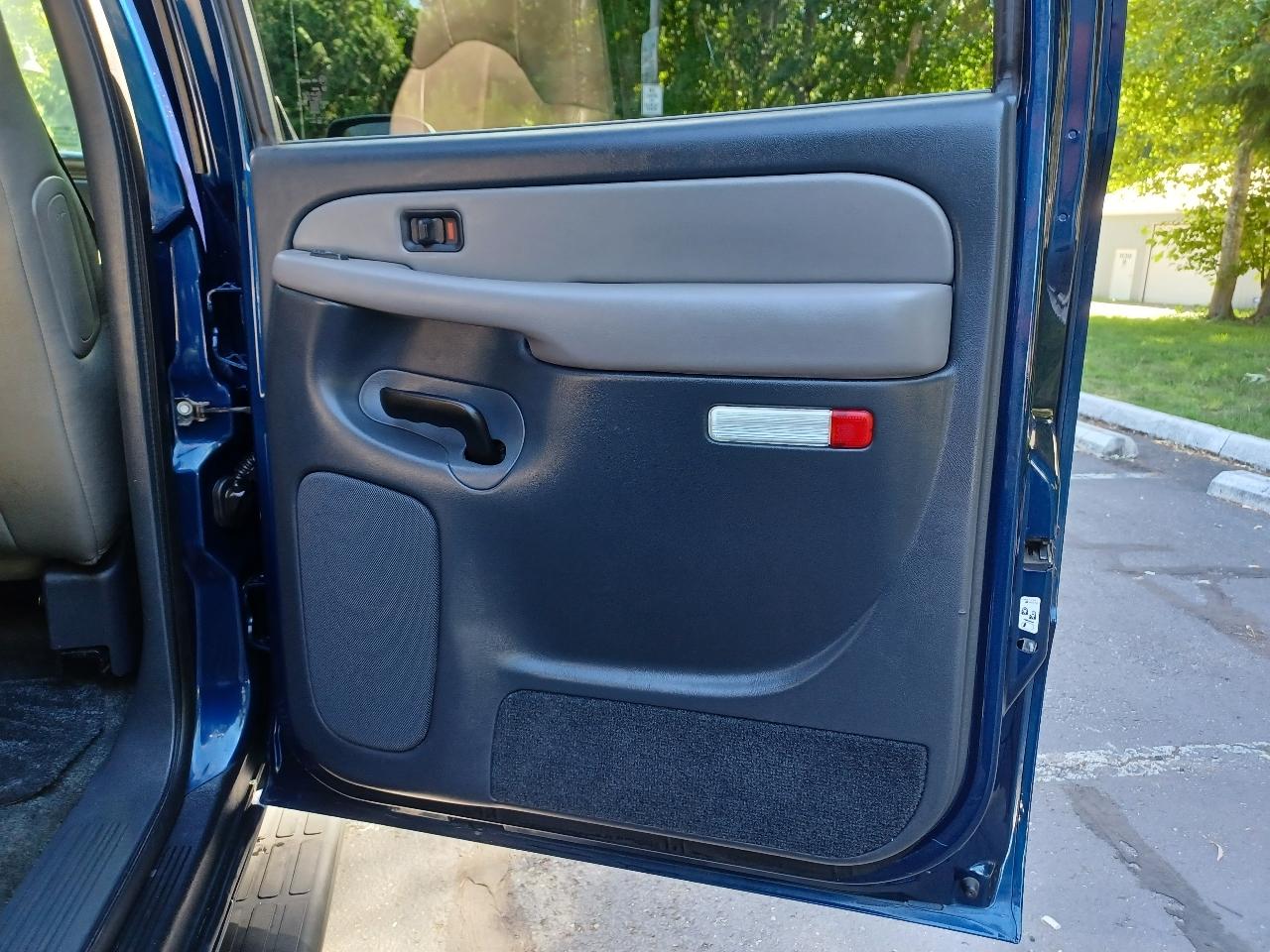 Chevrolet Suburban 1500 4WD 2002