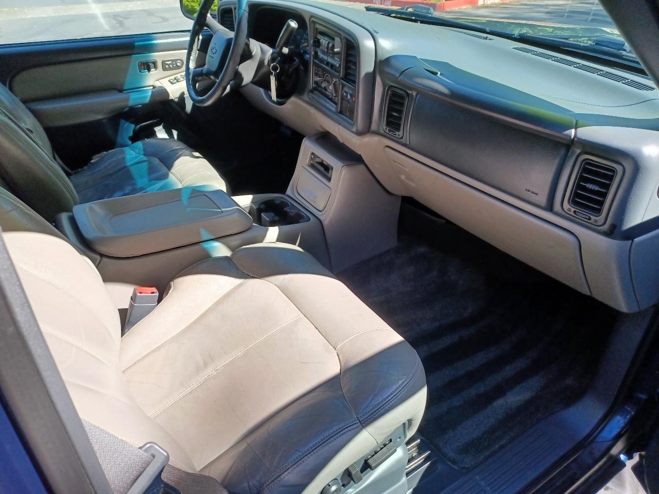Chevrolet Suburban 1500 4WD 2002