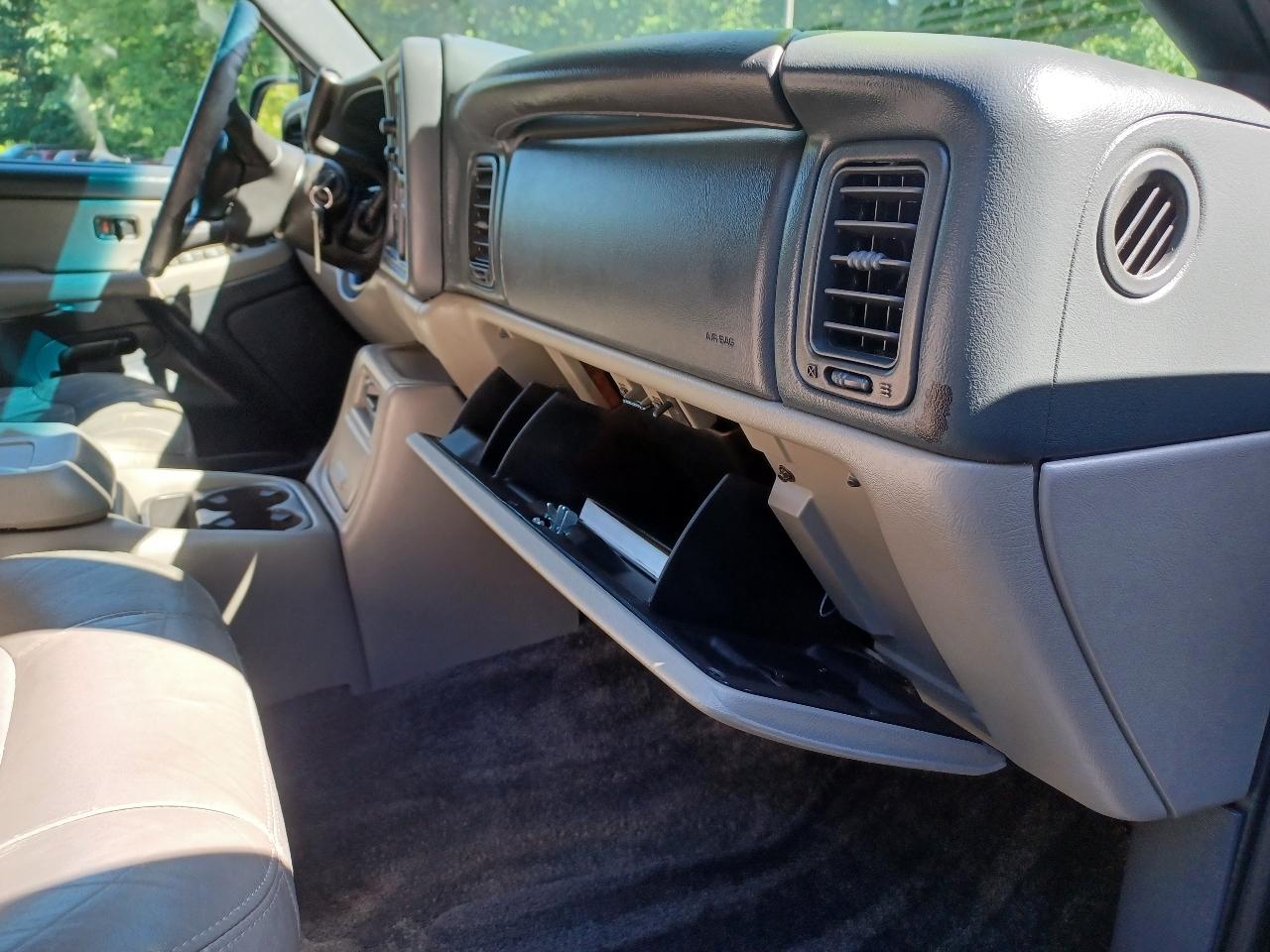 Chevrolet Suburban 1500 4WD 2002