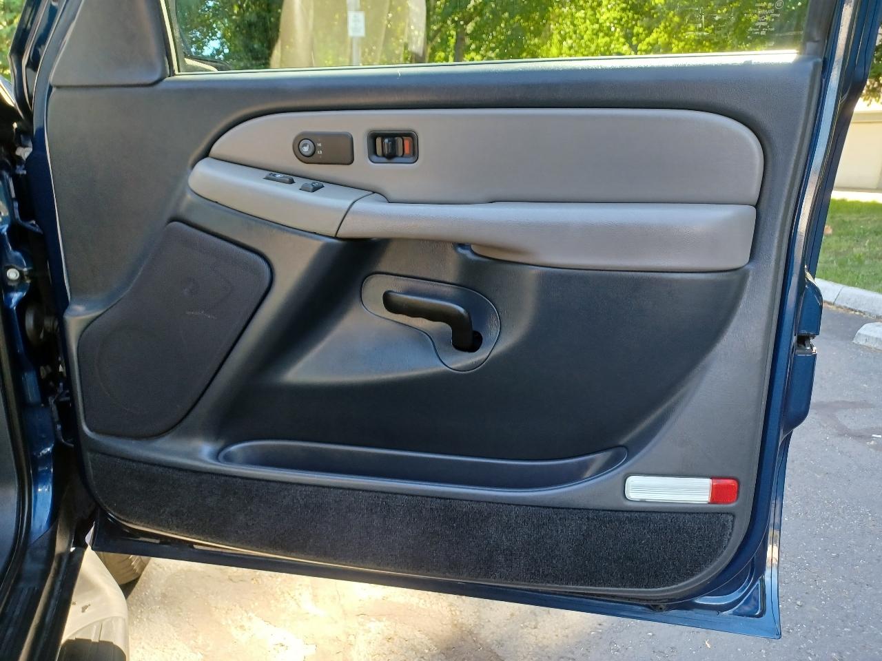 Chevrolet Suburban 1500 4WD 2002