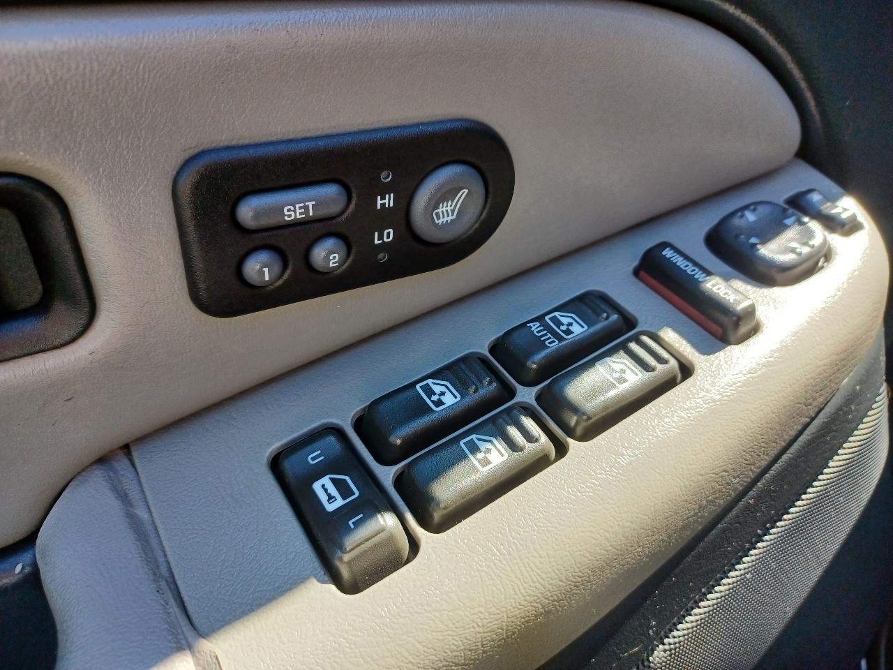 Chevrolet Suburban 1500 4WD 2002