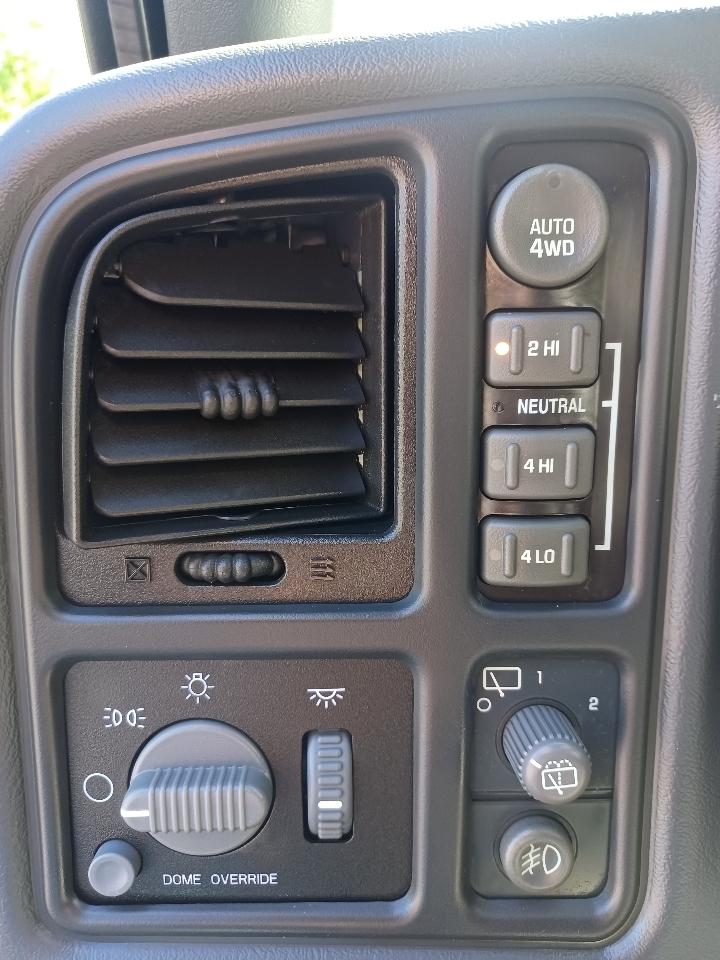 Chevrolet Suburban 1500 4WD 2002