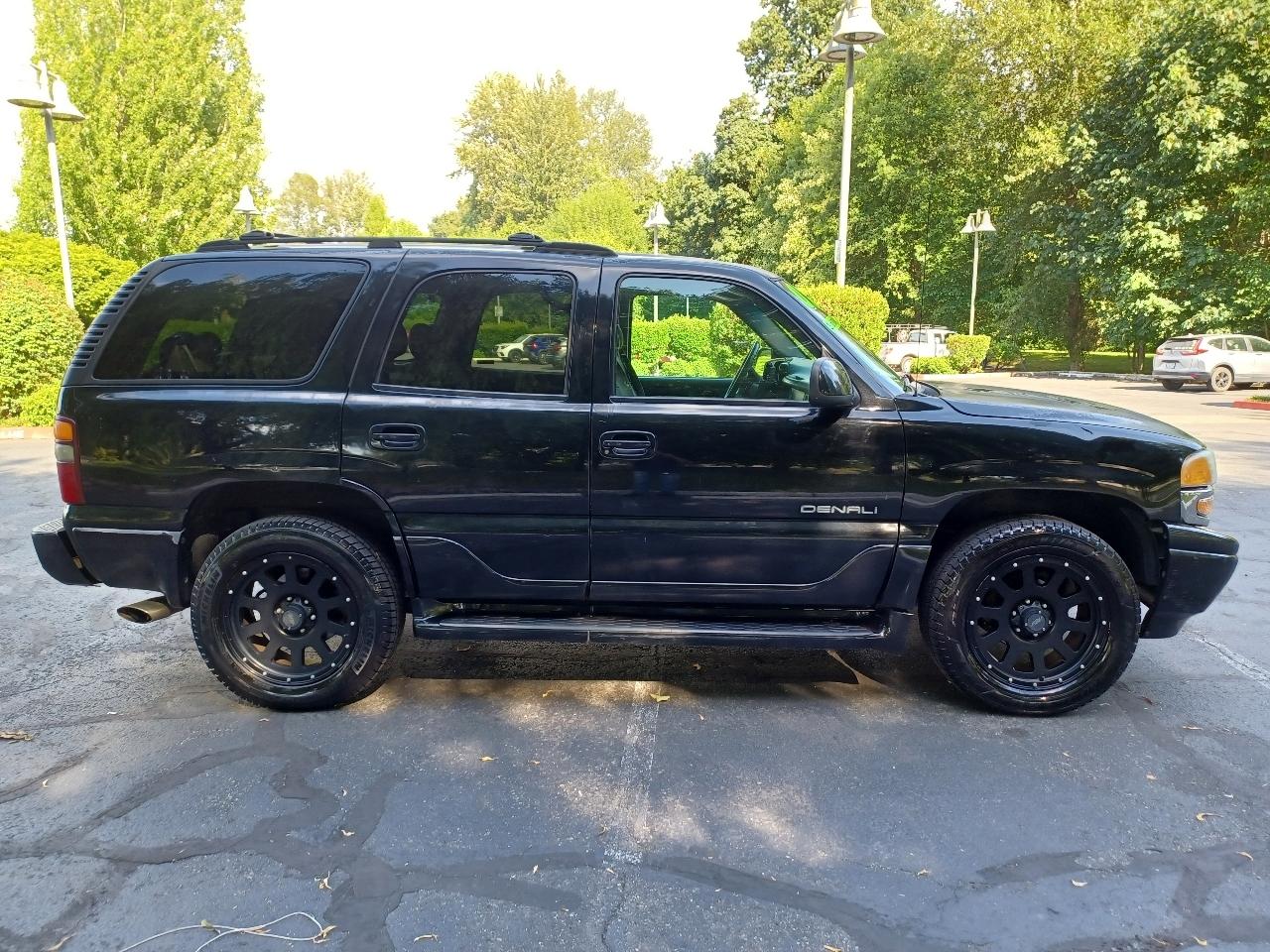 GMC Yukon Denali Base 2002